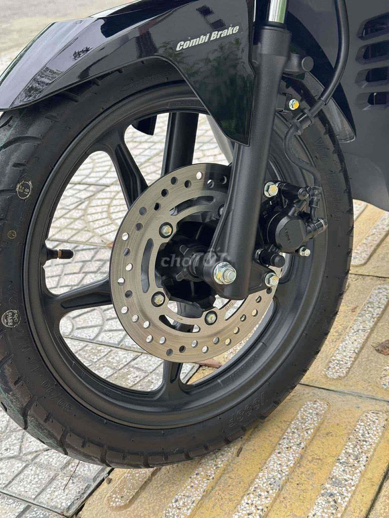 Honda Air Blade 2025, черный, несколько тысяч километров