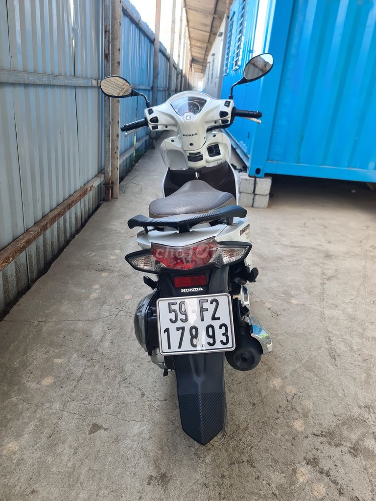 Honda Vision 2020 Bản đặc biệt Trắng. Mua bán Xe máy tại Quận 3 Tp Hồ Chí Minh được đăng bởi Anh Lê Phúc hình 5