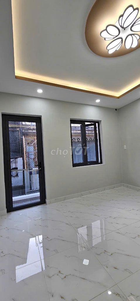 Bán nhà Quận 11 đường Lạc Long Quân