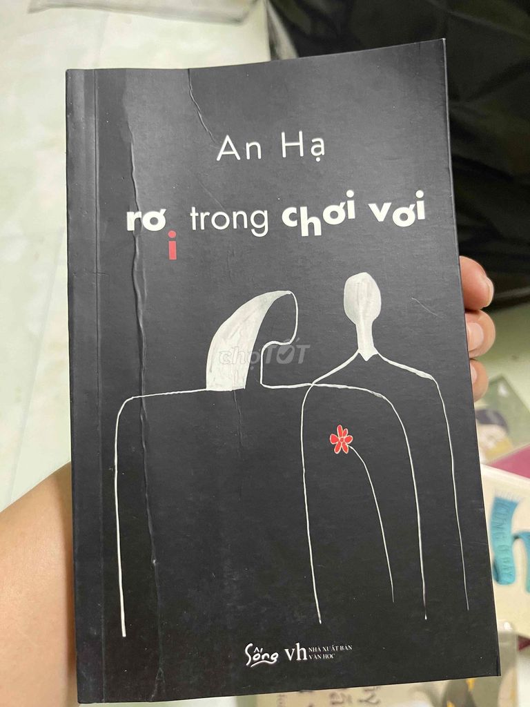 Sách Rơi trong chơi vơi Văn học. Mua bán Sách tại Quận 6 Tp Hồ Chí Minh được đăng bởi TMT hình 1