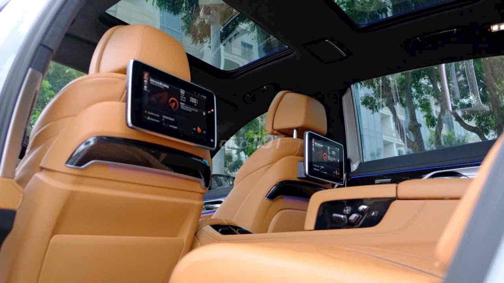 BMW 740i PE 2020 Trắng 20.000 km. Mua bán Ô tô tại Quận 7 Tp Hồ Chí Minh được đăng bởi Hoàng Trung hình 7