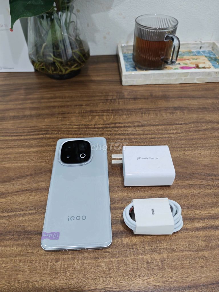 Vivo IQOO 13 5G 16/512 Xám sạc 80w có ship COD. Mua bán Điện thoại tại Quận Hoàng Mai Hà Nội được đăng bởi Trần Ngọc Hiếu hình 1