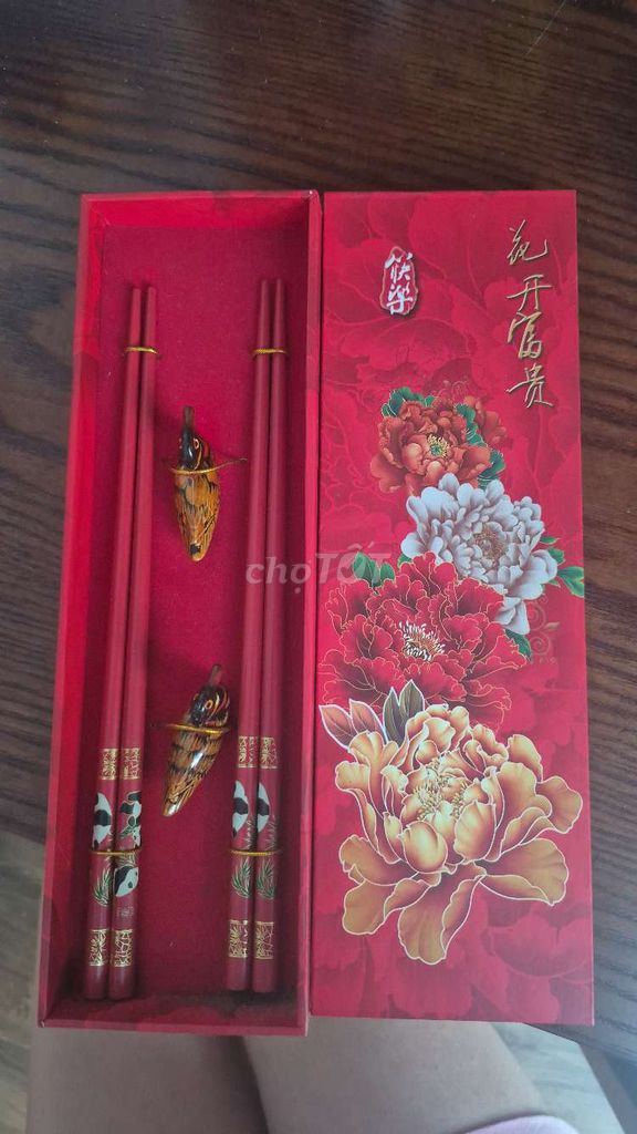 Đũa Gỗ tự nhiên Đỏ Truyền thống. Mua bán Dụng cụ nhà bếp tại Quận Long Biên Hà Nội được đăng bởi Ngô Thu Phương hình 1