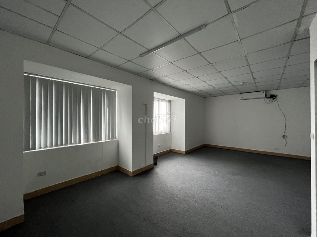 Cho thuê VP Nguyễn Lương Bằng, 60m2. Điện rẻ 3000d, sân đỗ oto
