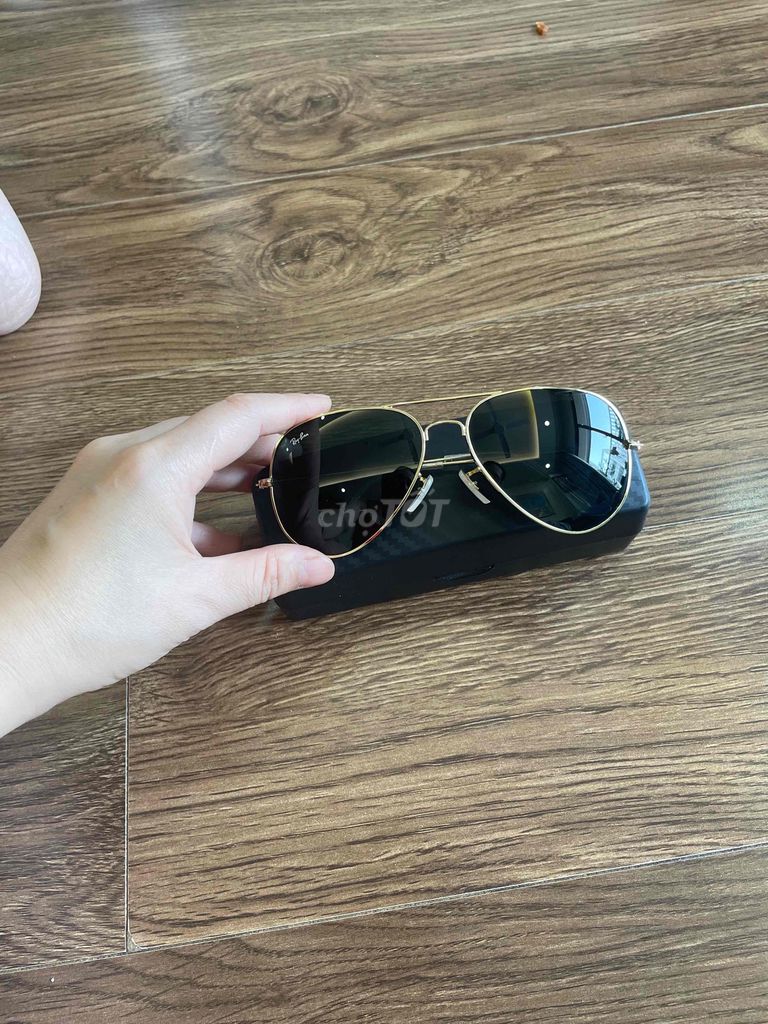 Kính Rayban trònh thuỷ tinh đen