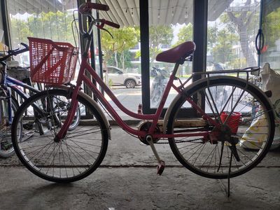 Xe đạp phổ thông màu hồng