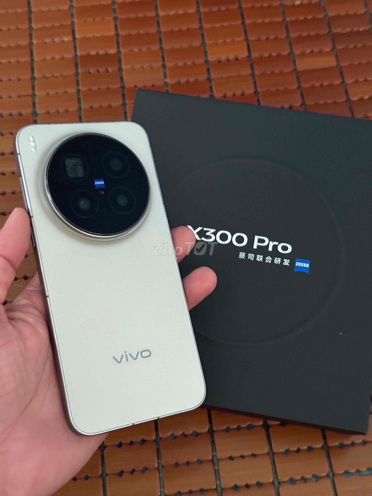 Vivo X300 Pro Dimensity 9500 12GB/256GB Bạc. Mua bán Điện thoại tại Thành phố Thủ Dầu Một Bình Dương được đăng bởi Hoàng hải hình 1