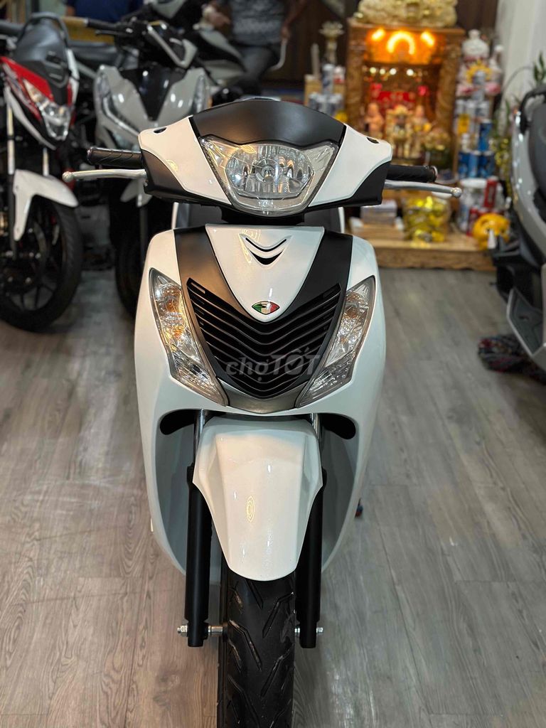Sh 125 lên ý trắng đen 2015 nợ xấu trả trước 12tr. Mua bán Xe máy tại Quận Thanh Khê Đà Nẵng được đăng bởi Xe Máy Cũ Hải Nguyễn hình 1