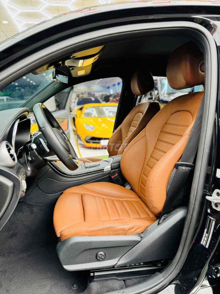 Mercedes Benz GLC 300 4 matic Coupe Model 2023. Mua bán Ô tô tại Quận 8 Tp Hồ Chí Minh được đăng bởi Hồng Phúc hình 10