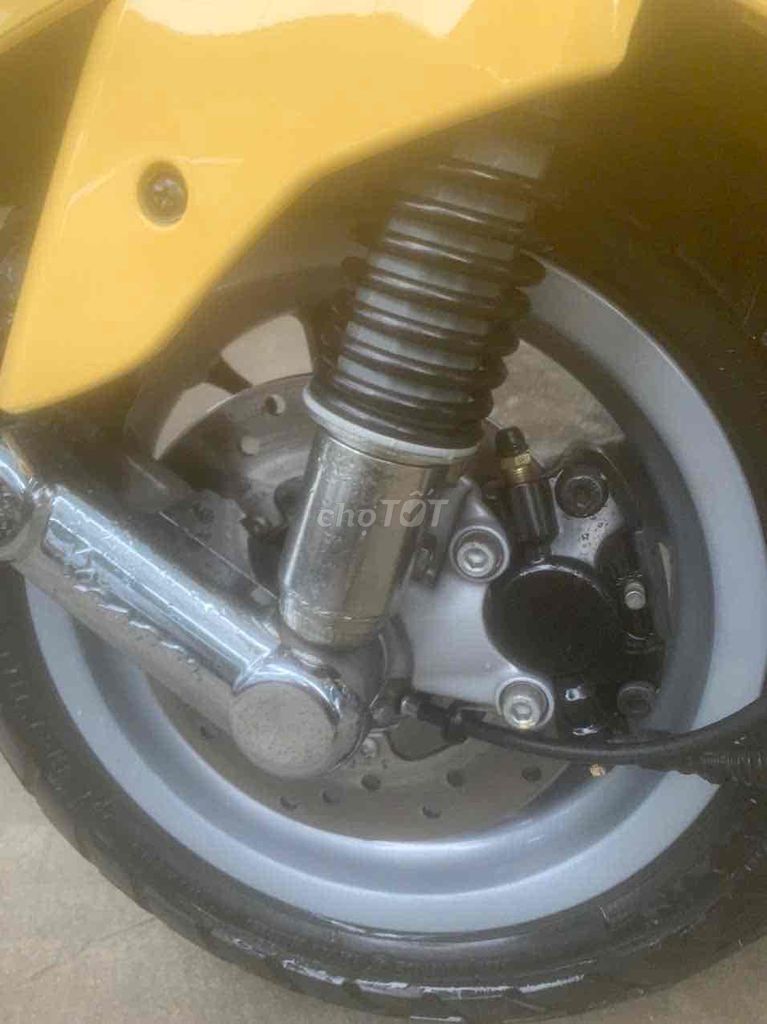 Piaggio Vespa LX 125 3V ie 2014 Vàng 9500km. Mua bán Xe máy tại Quận Tân Phú Tp Hồ Chí Minh được đăng bởi nguyên xuan thinh hình 7