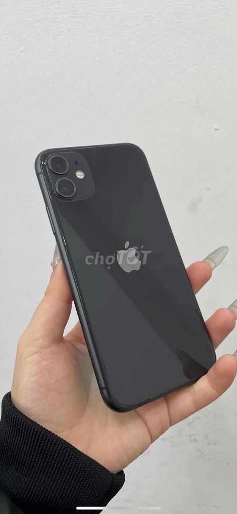 mới mua iPhone mới xài bán 11 màu đen mua ở FPT