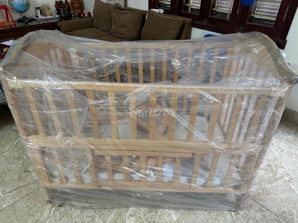 Cũi trẻ em Gỗ Nâu gỗ 120x60x65cm 97%. Mua bán Mẹ và bé tại Quận Tây Hồ Hà Nội được đăng bởi Tam Vuong hình 1