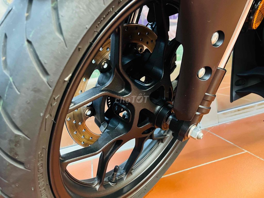 R3 xe nhà còn mới kenggg zin tất cả từ con ốc. Mua bán Xe máy tại Quận Nam Từ Liêm Hà Nội được đăng bởi Emmanuel Timel hình 4