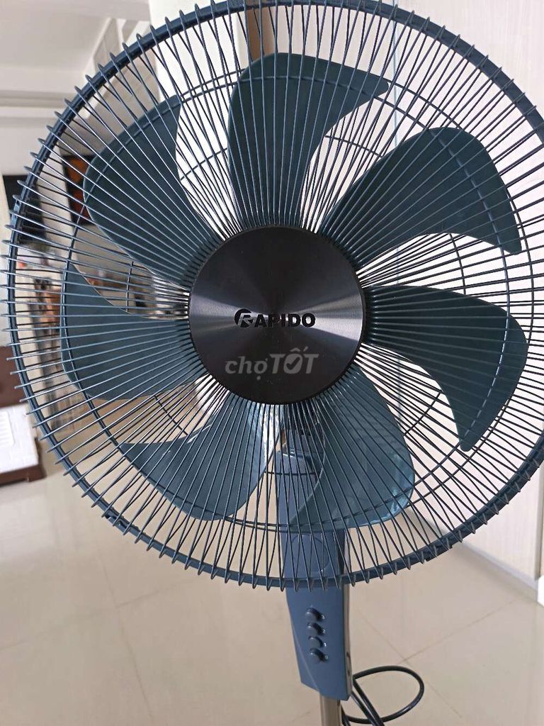Quạt đứng Rapido 7 cánh Xám 95%. Mua bán Quạt tại Quận Sơn Trà Đà Nẵng được đăng bởi Van Chin Phan hình 1