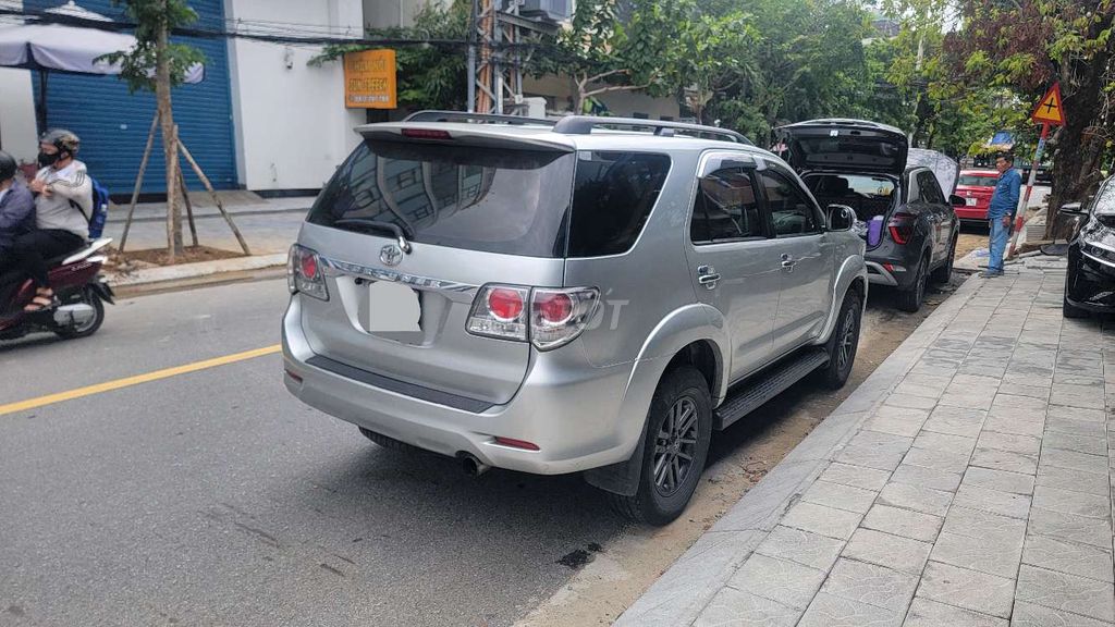 Toyota Fortuner 2015 Механика Серебристый 270.620 км
