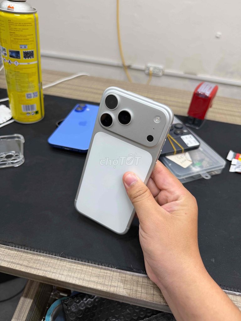 Apple iPhone 17 Pro Max Bạc Như mới. Mua bán Điện thoại tại Quận Thanh Xuân Hà Nội được đăng bởi Luu Hong Phu hình 1