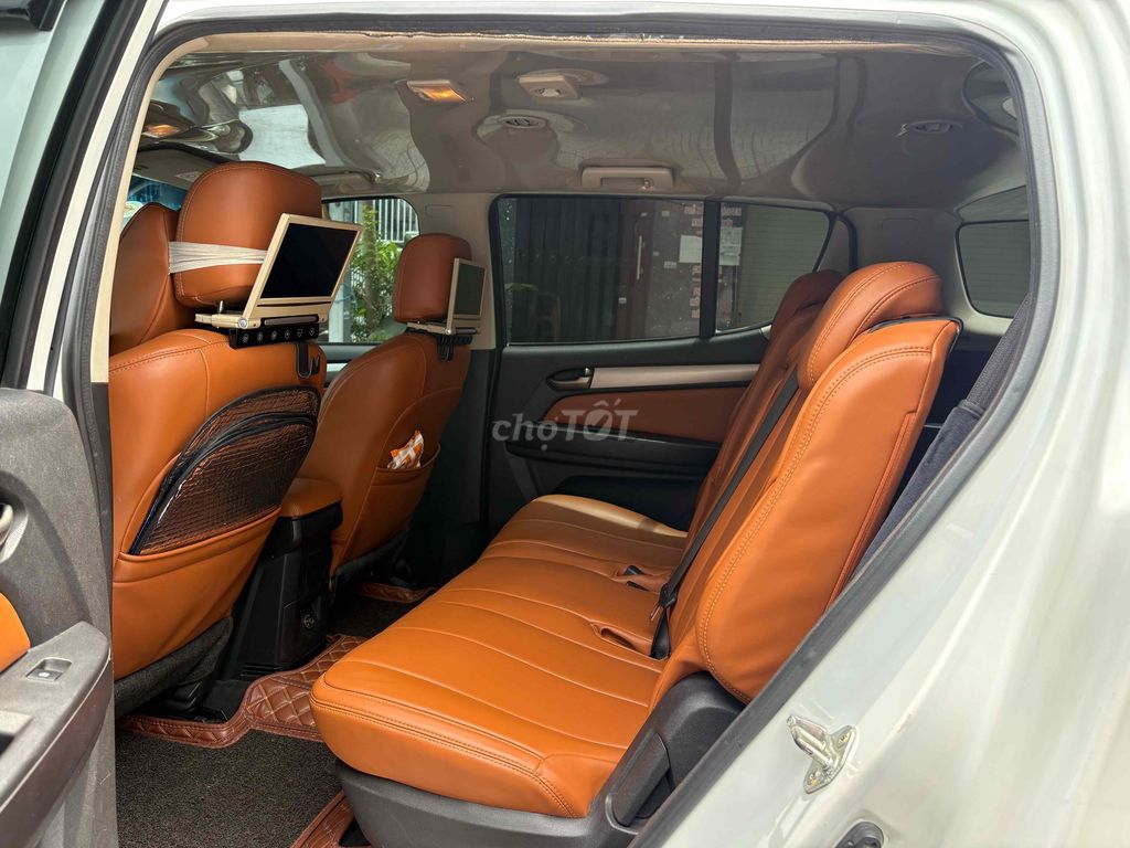 Chevrolet Trailblazer белый 7 мест автомат