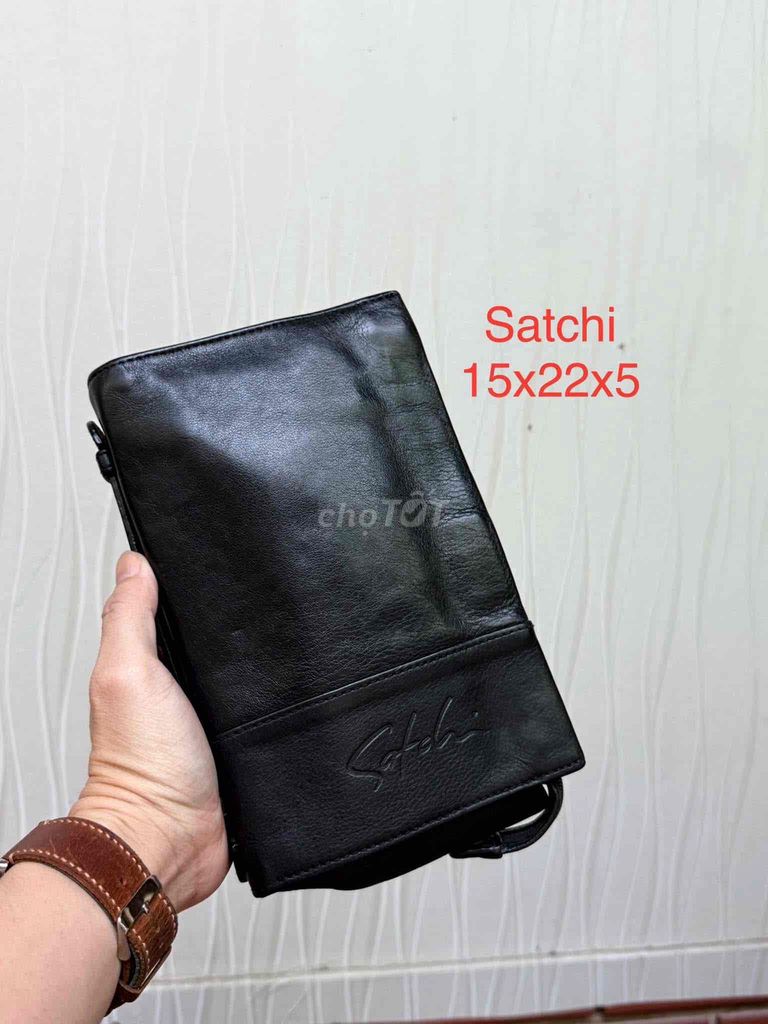 Clutch cầm tay hiệu satchi