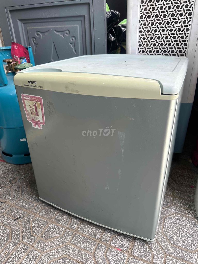 Tủ lạnh Sanyo 50L Xám đã sử dụng. Mua bán Tủ lạnh tại Thành phố Huế Thừa Thiên Huế được đăng bởi Thanh hình 1