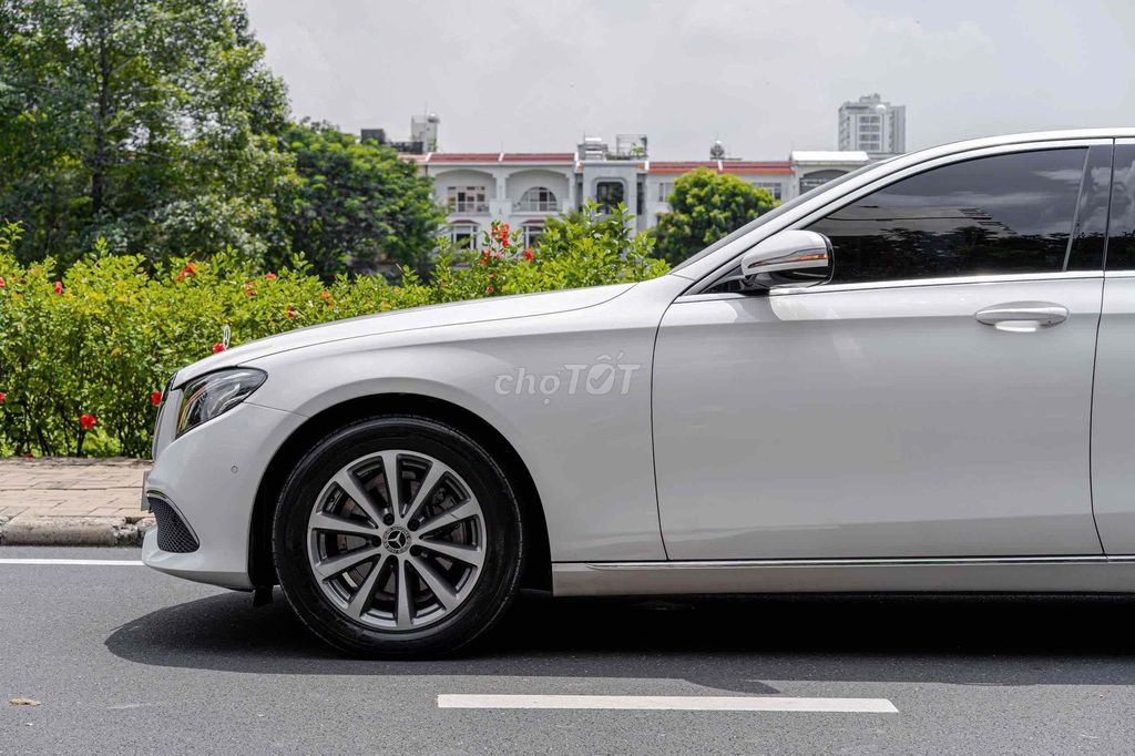E200 Facelift - 2019 màu trắng/ nt nâu sang trọng. Mua bán Ô tô tại Quận 7 Tp Hồ Chí Minh được đăng bởi Dương Phương hình 11