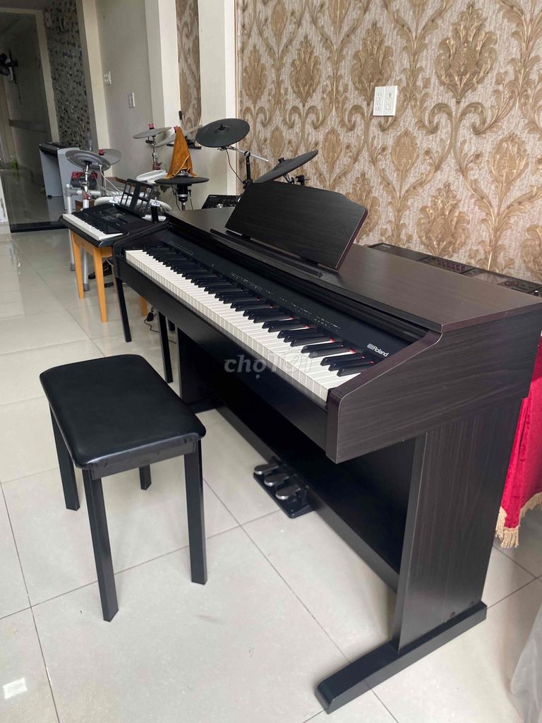 Piano Roland RP30