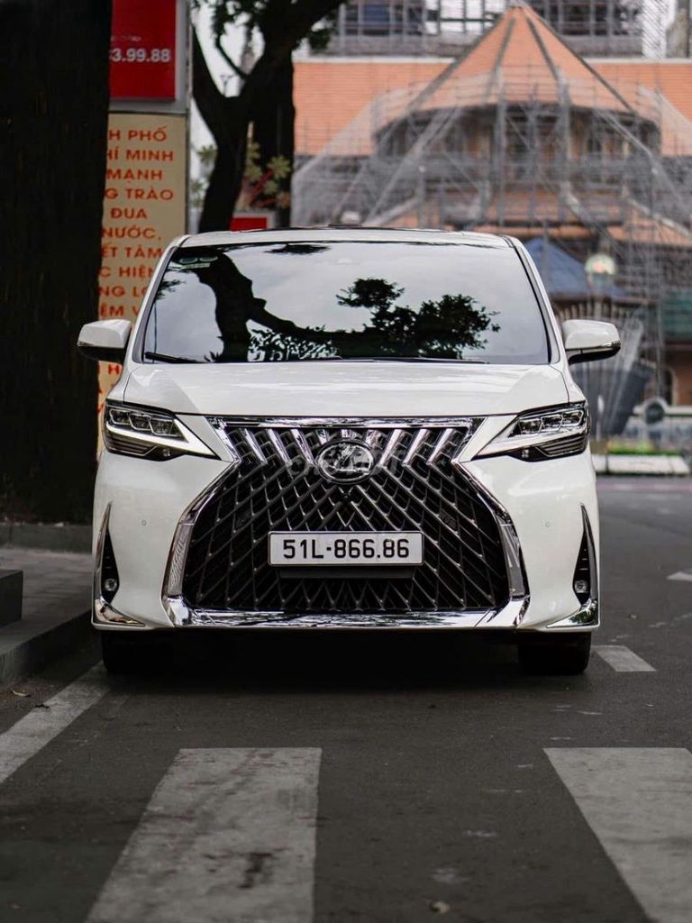 Lexus LM 350 2022 белый автомат 8-ступенчатый