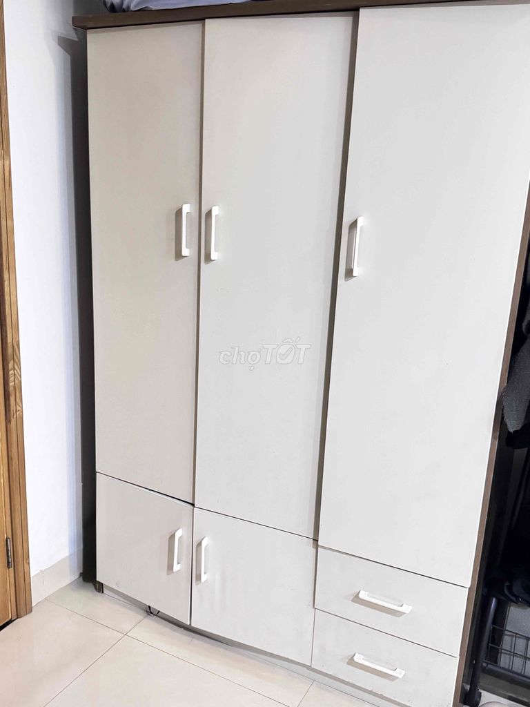TỦ QUẦN ÁO 3 CÁNH. Mua bán Tủ, kệ gia đình tại Quận Hoàn Kiếm Hà Nội được đăng bởi Thuỳ Anh hình 1