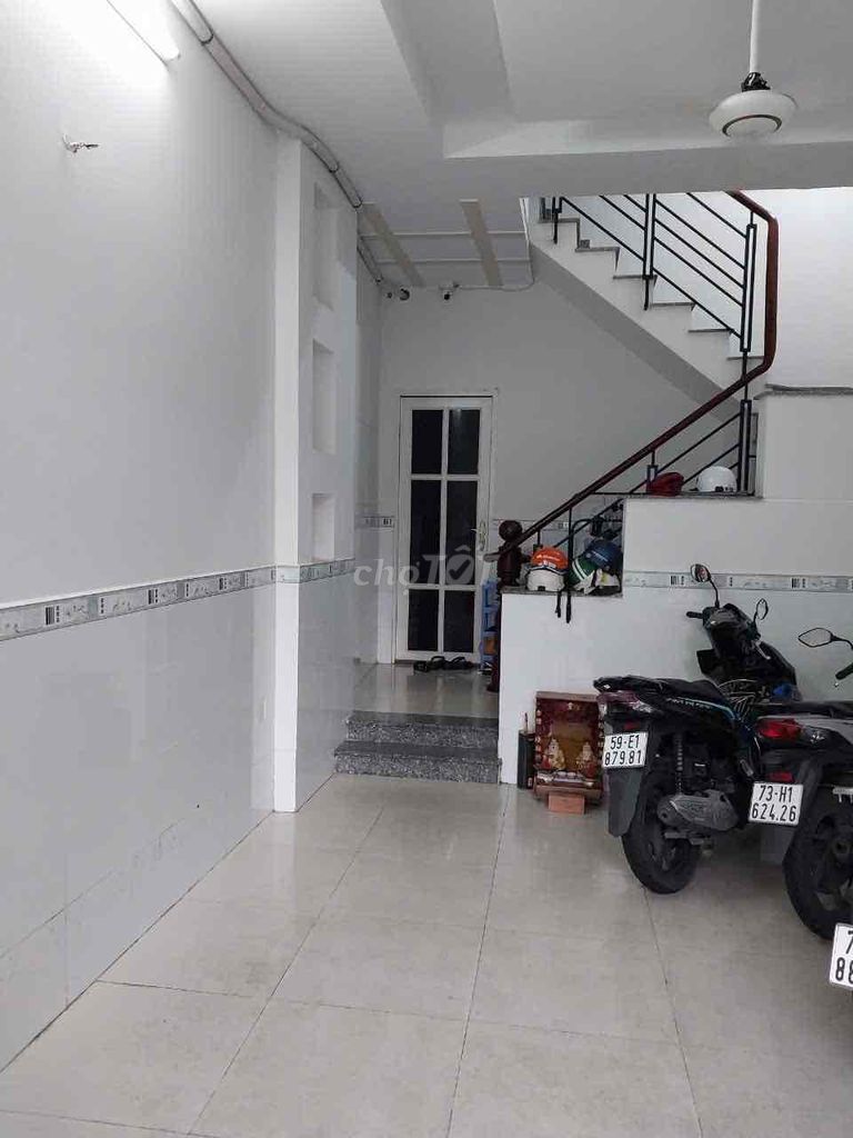 Căn hộ dịch vụ 18 m2 Đoàn Văn Bơ, quận 4