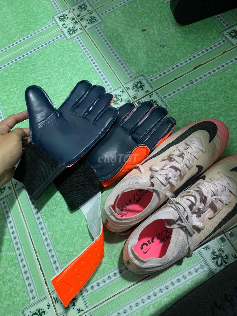 Em còn đôi Nike Mericual đế tự nhiên + găng tay. Mua bán Đồ thể thao, Dã ngoại tại Quận Gò Vấp Tp Hồ Chí Minh được đăng bởi Khánh hình 1