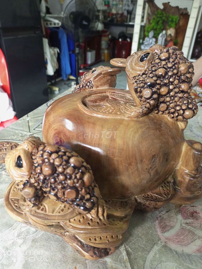 Tam cóc trấn chum tiền