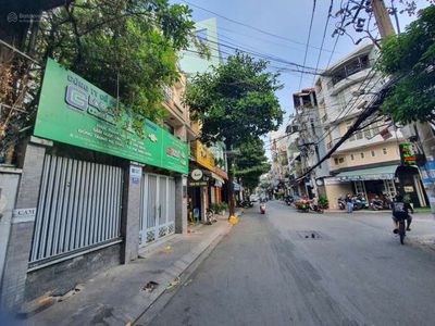 Nhà phố 240 m² · 5 PN · Đường Cộng Hòa