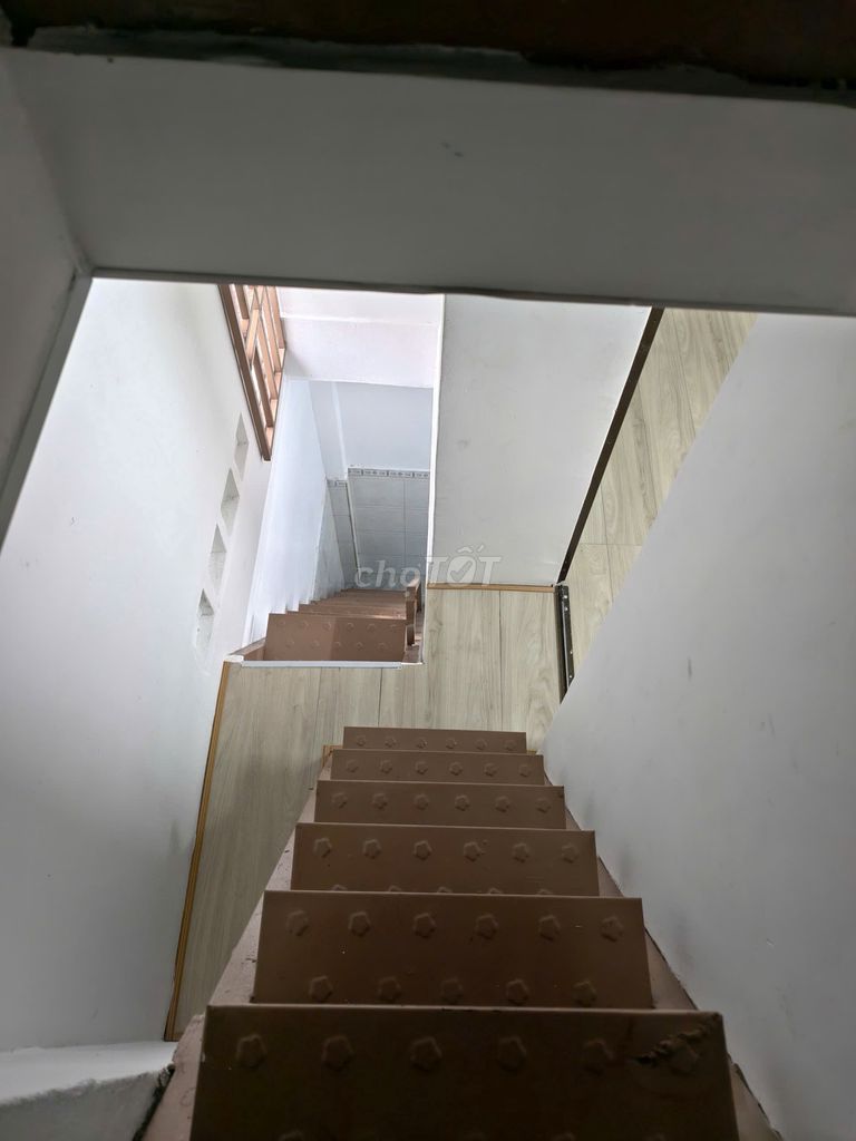 Nhà NC - Cách Mạng Tháng Tám 15m2 1 Trệt 3 lầu 3 Phòng Ngủ riêng
