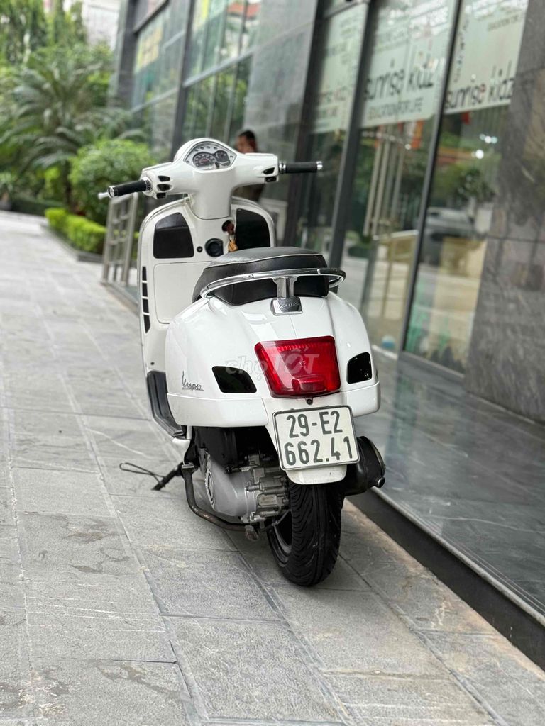 Piaggio Vespa GTS 125 3V i.e. 2016 Trắng. Mua bán Xe máy tại Quận Ba Đình Hà Nội được đăng bởi Xe Máy Nam Thi hình 10