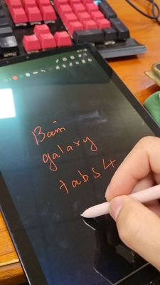 Galaxy tab tặng kèm bút thích hợp học hành