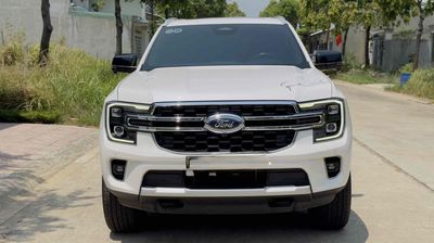 Everest Titanium 2 cầu 2023 xuất hoá đơn