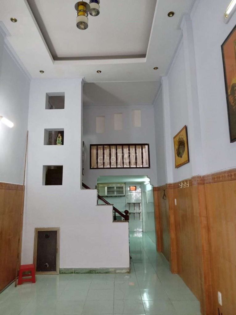 Nhà đẹp - Hẻm ba gác Nguyễn Kiệm-42m2- 3 tầng,Sân để xe PK 2PN Bếp 2WC