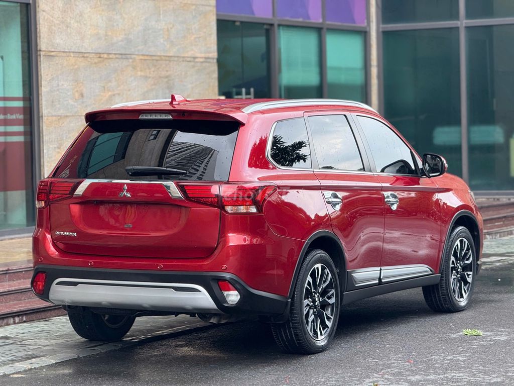 Mitsubishi Outlander 2.0 Premium 2021 Đỏ. Mua bán Ô tô tại Quận Long Biên Hà Nội được đăng bởi PHÚC LÂM  AUTO hình 10