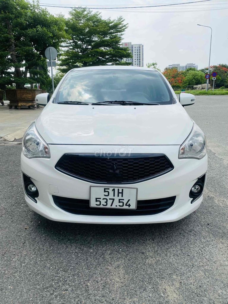 Mitsubishi Attrage 2019 AT màu trắng