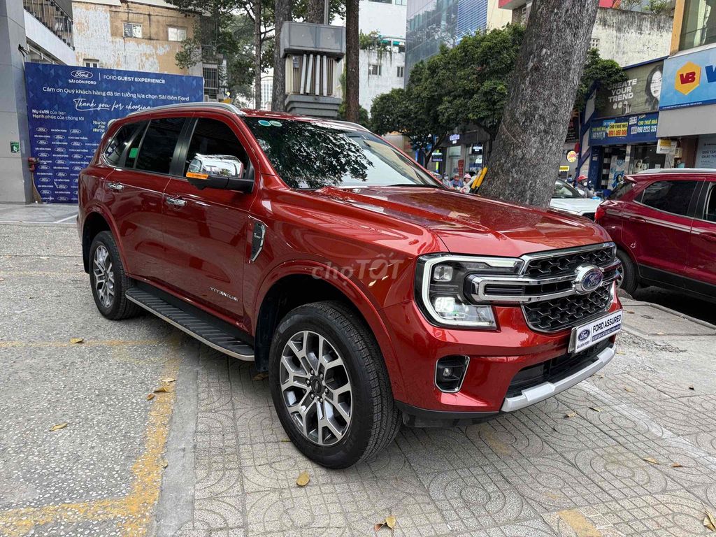 Ford Everest Titanium 4x4 Đỏ Cam Siêu Lướt