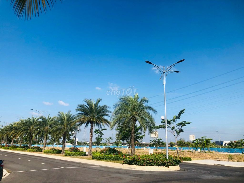 Đất nền mặt tiền Nguyễn Hữu Trí, dt 90m2, gần chợ và bệnh viện. SHR