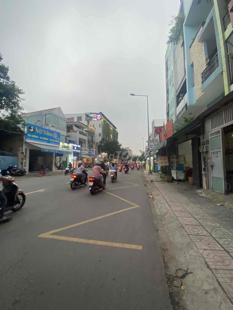 Gần UBND Quận Tân Phú, 41m2, 2 tầng kiên cố, hoàn công đủ, giá 3.9 tỷ.