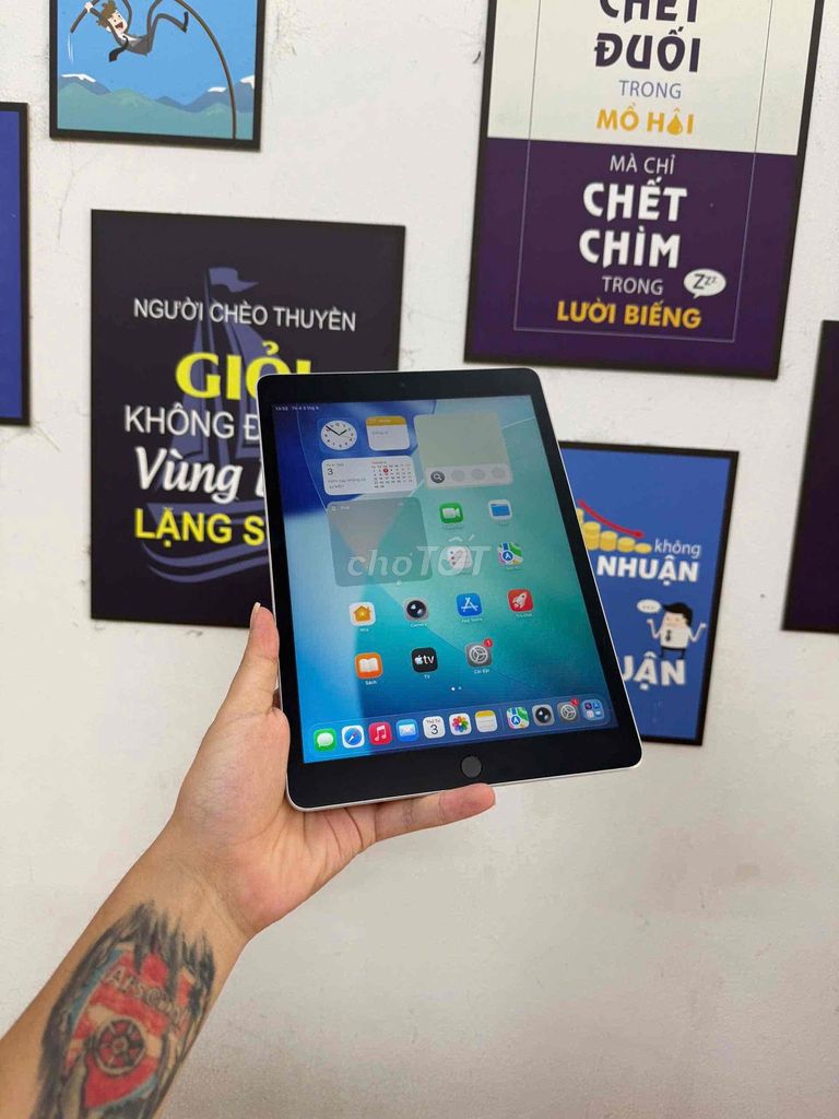 Apple iPad Gen 9 64GB Bạc Wifi. Mua bán Máy tính bảng tại Quận Đống Đa Hà Nội được đăng bởi KT Hà Nội Mobile hình 1