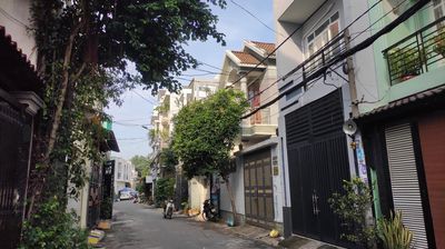 Nhà rộng ô tô đỗ cửa, gần chợ Võ Thành Trang.