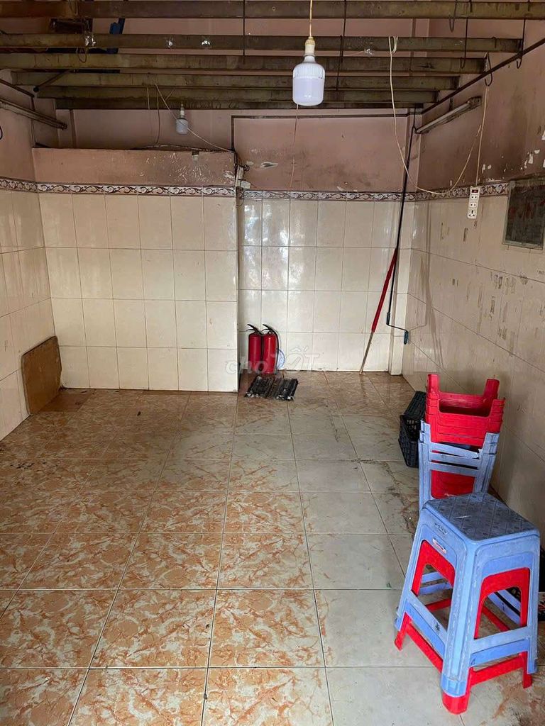 Фасад рынка Бинь Тай, 15 м², в собственности