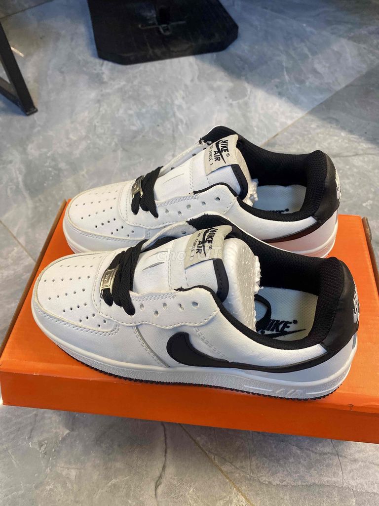 nike đen trắng size 39