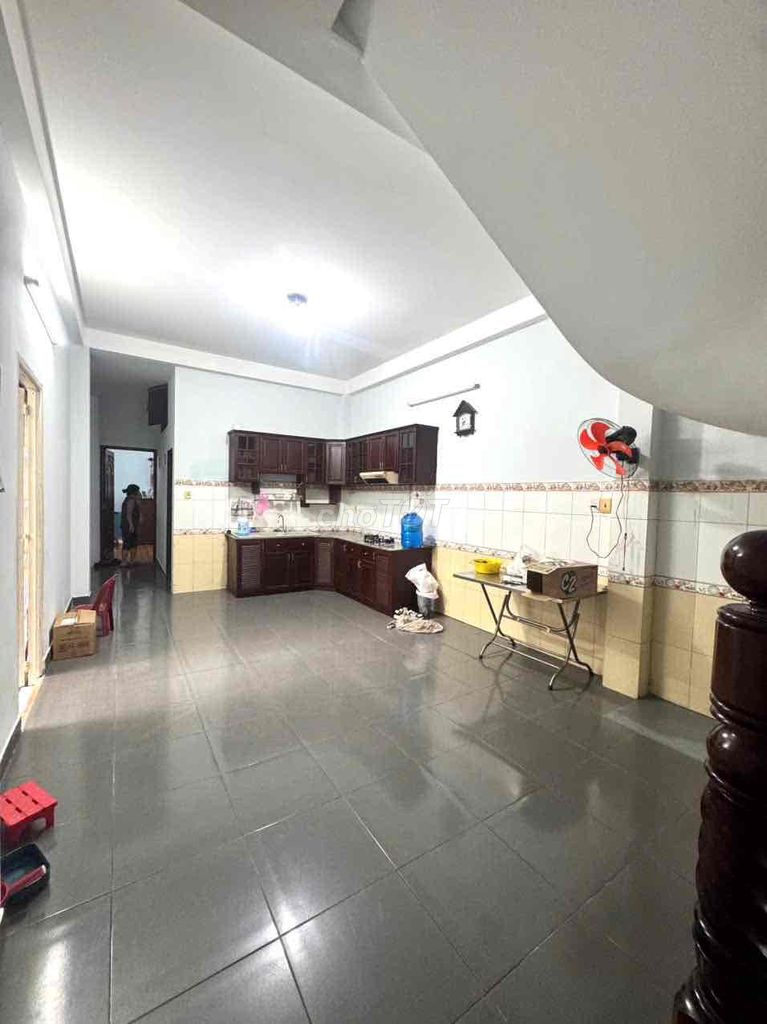 Передний дом KD 4x26 м, 2 этажа, ST (4 спальни, 4 туалета), широкий тротуар. ЧЫОНГ-ФУОКФАН