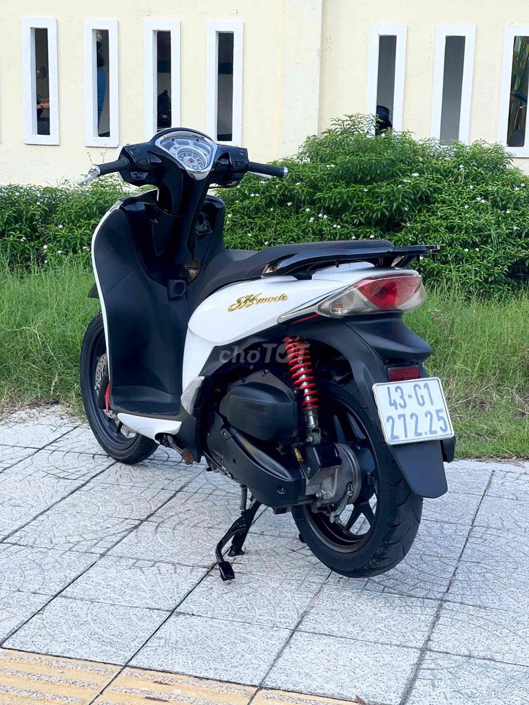 Модель Honda SH 2017, белый, черный, ключ Smakay