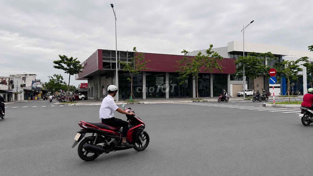 CHO THUÊ GÓC 2 MẶT TIỀN ĐẠI LỘ ĐÔNG TÂY, DT 655m2 ĐẸP NHẤT KHU VỰC