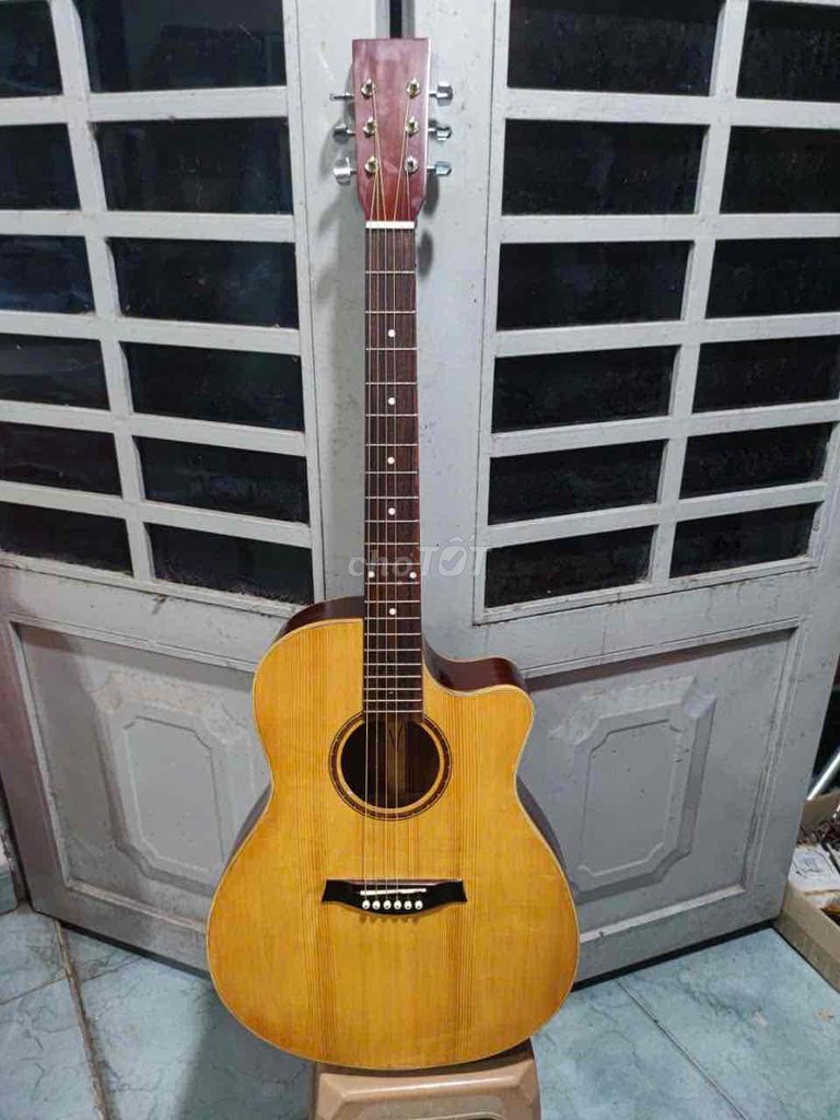 thanh lý guitar có ty