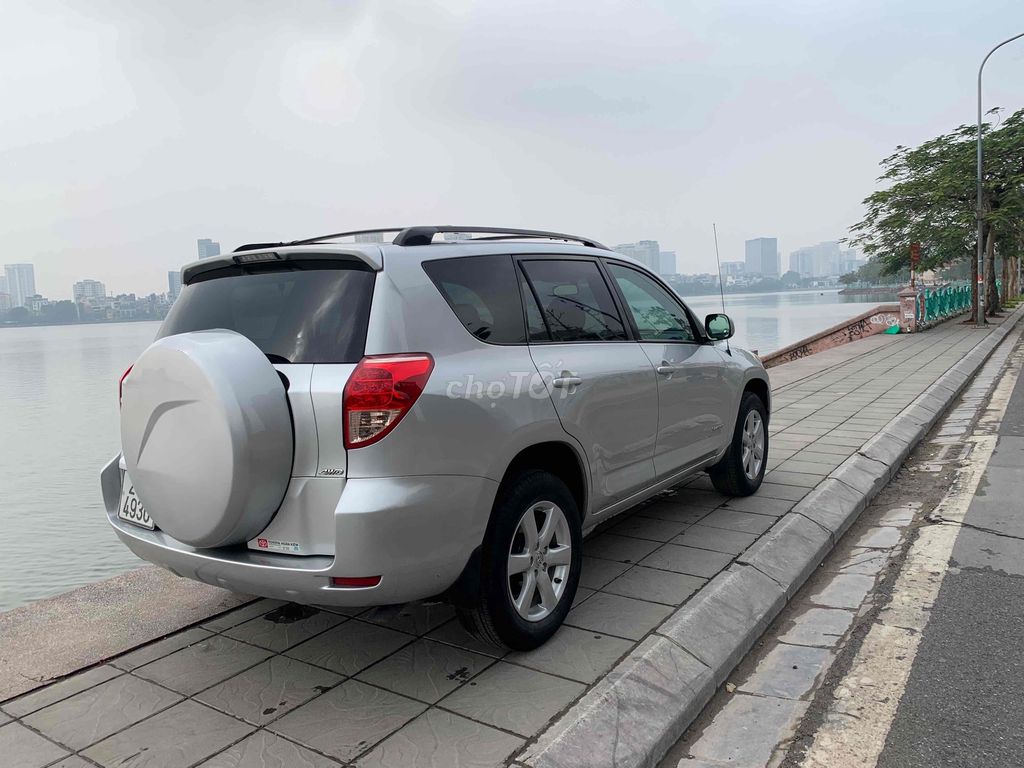 Toyota RAV4 Limited 3.5 4WD viên chức dùng từ mới